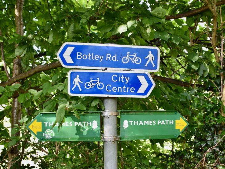 Signpost for the Thames Path (photo: Samuel Isaacs)