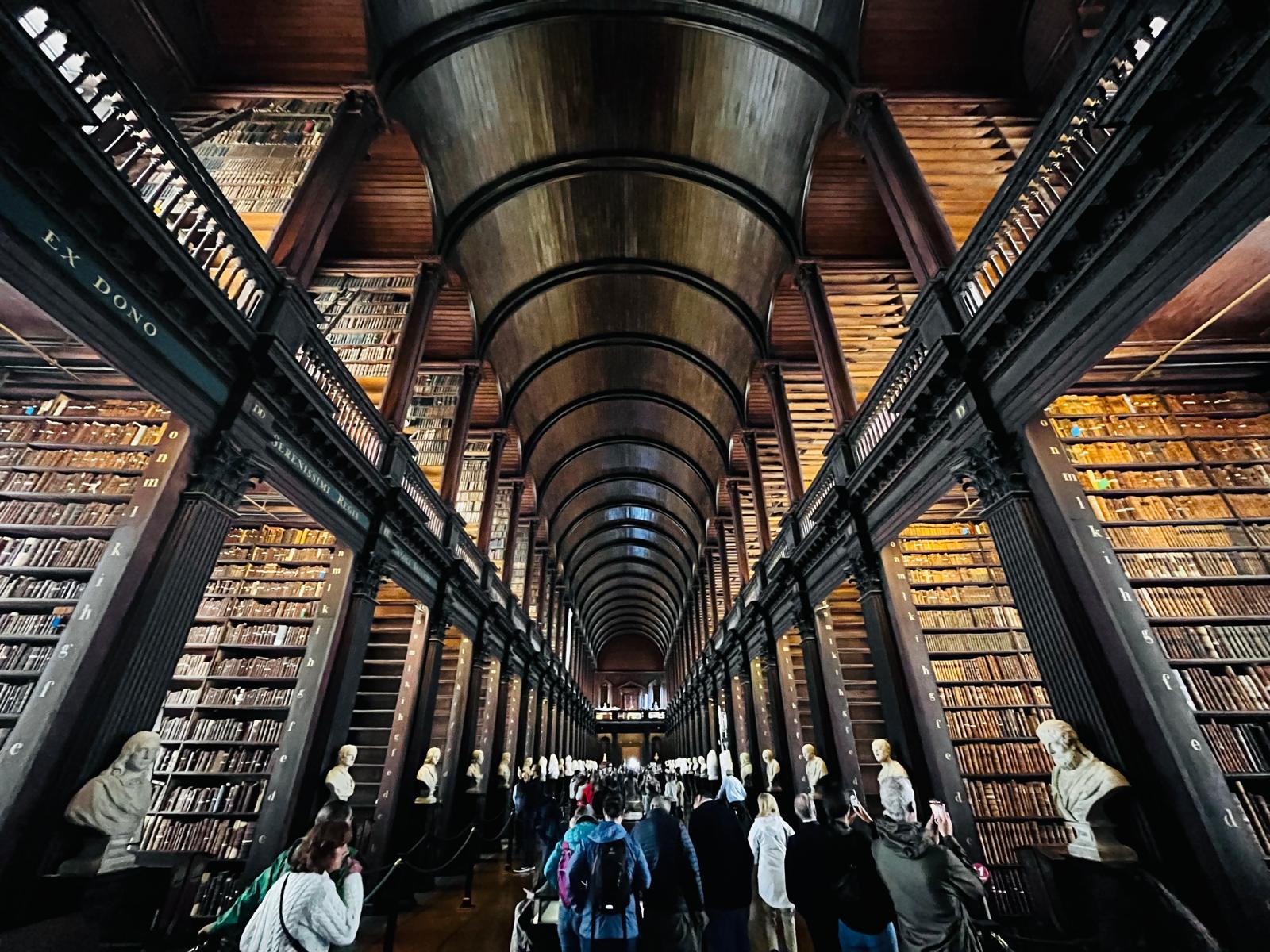 Visiting the Trinity College Library in Dublin is a good way to spend a rainy day (photo: stock photo license).