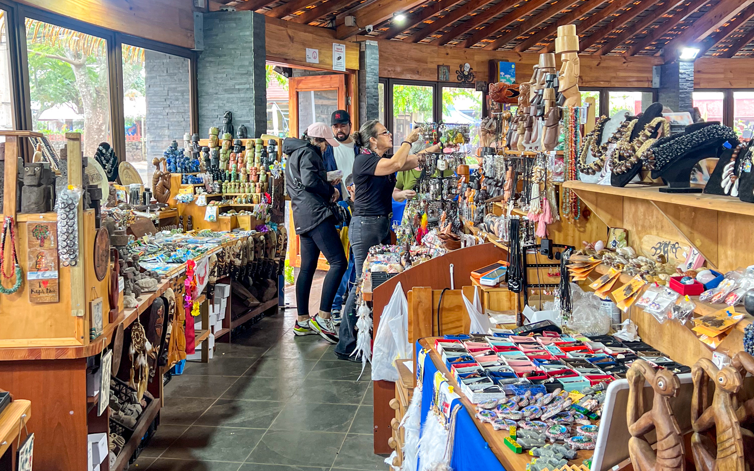 The Feria Artesanal Hare Umanga (craft market).