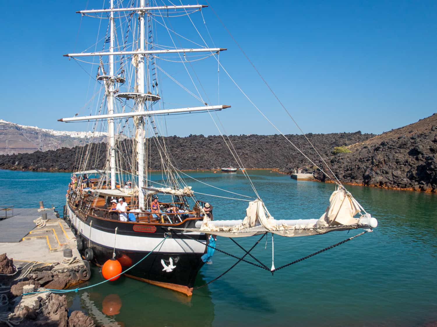 The Thalassa sailboat that brought me to Tholos Naftilos.