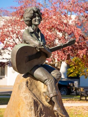 Dolly Parton statue in Sevierville, Tennessee, a popular family travel destination (photo licensed from Shutterstock).