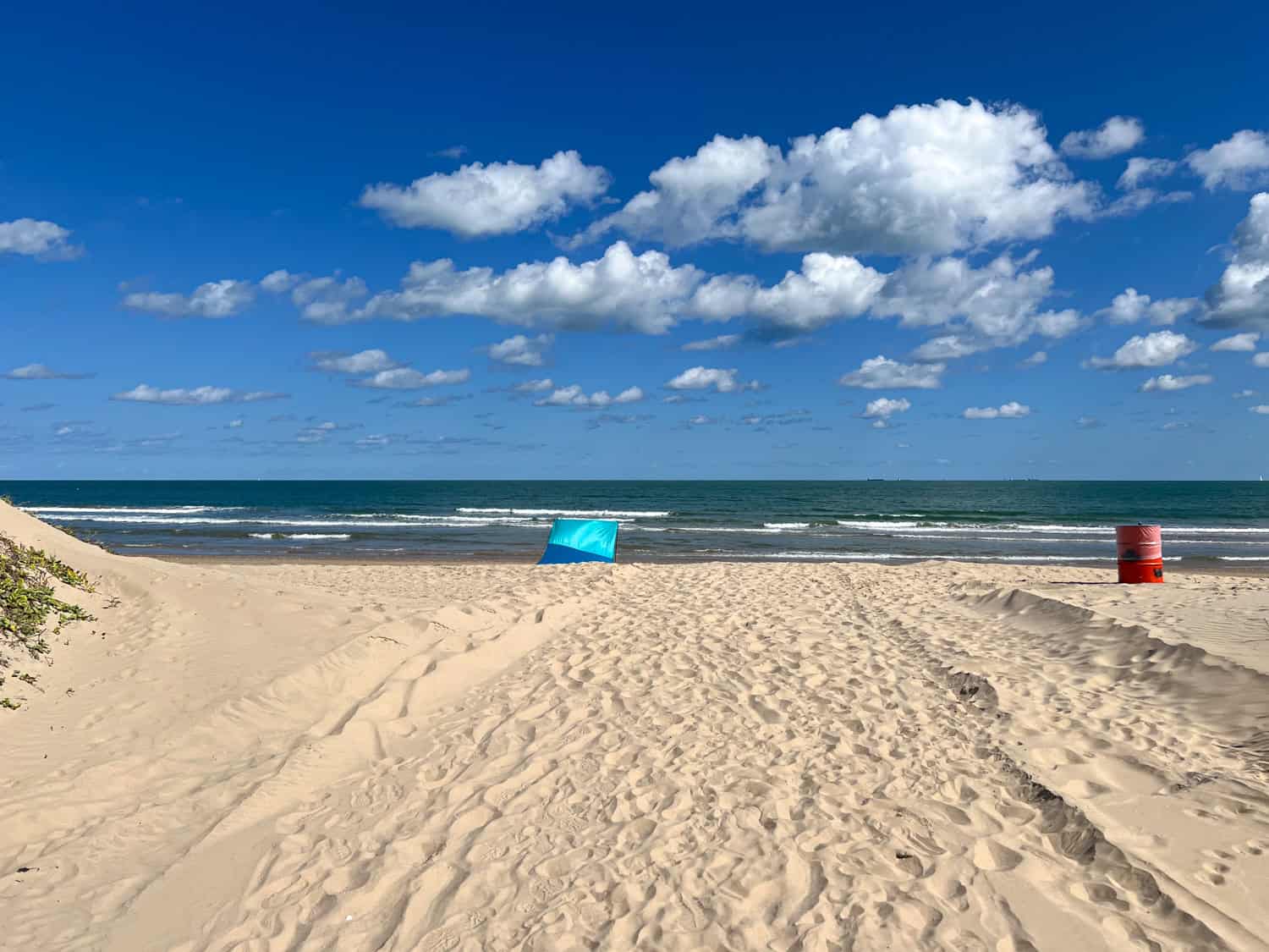 The sandy Isla Blanca Beach.