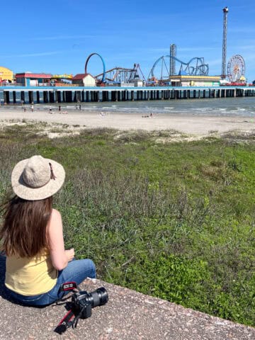 Kel on the Galveston Seawall.