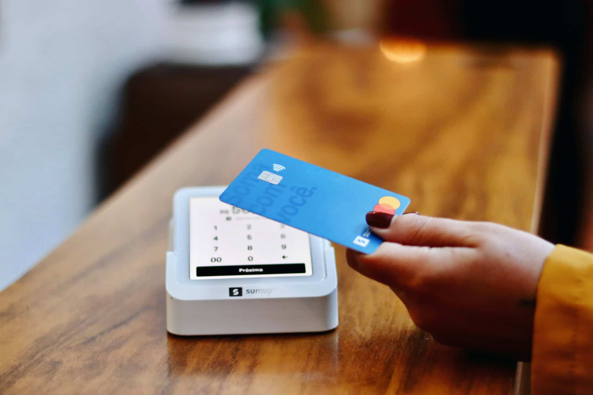 Bring a travel credit card for contactless payments (photo by Nathana Reboucas).