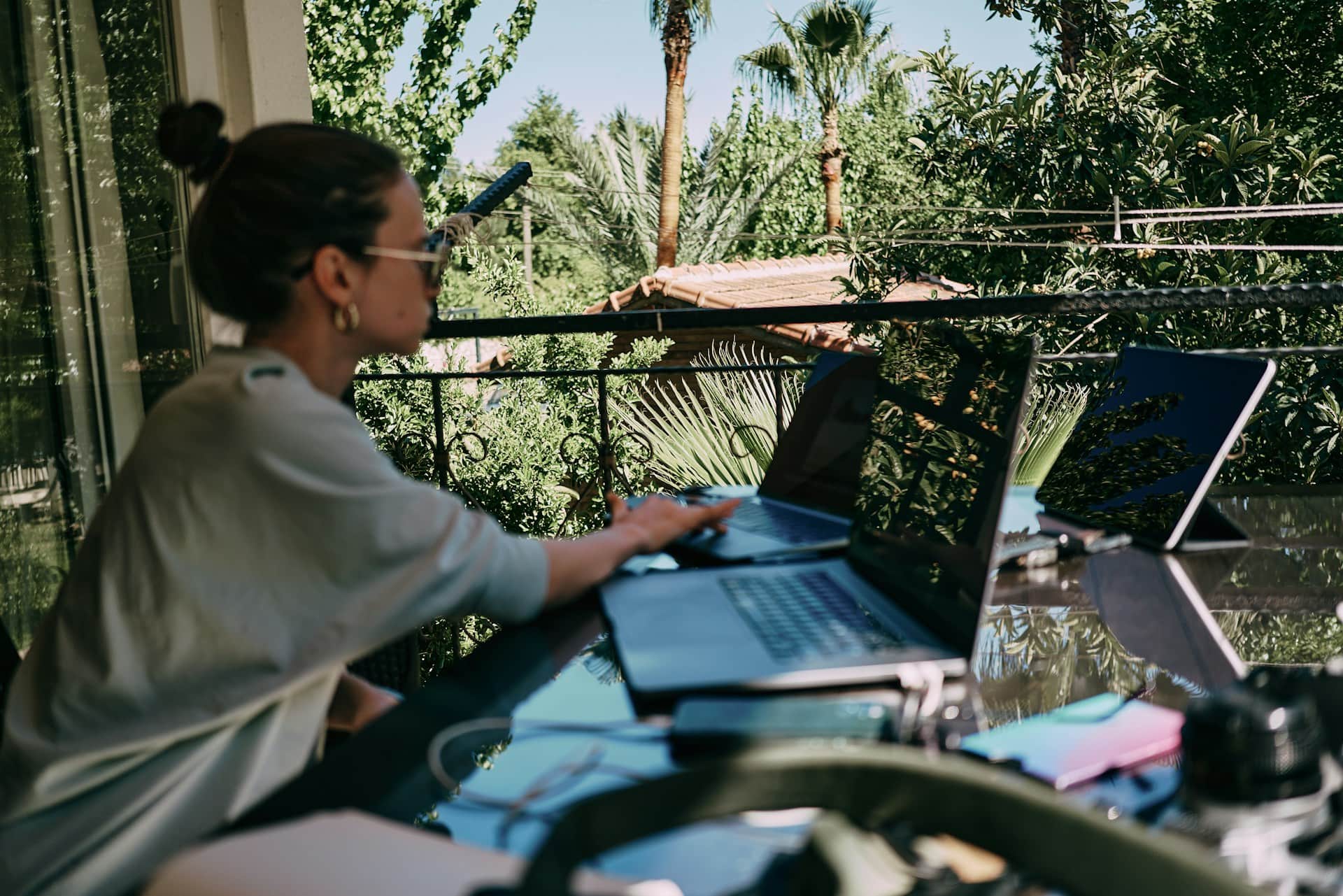 A woman at work on laptops in Turkey (photo by Aleh Tsikhanau).