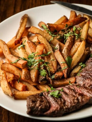 Steak frites (photo by Tim Toomey, Unsplash).
