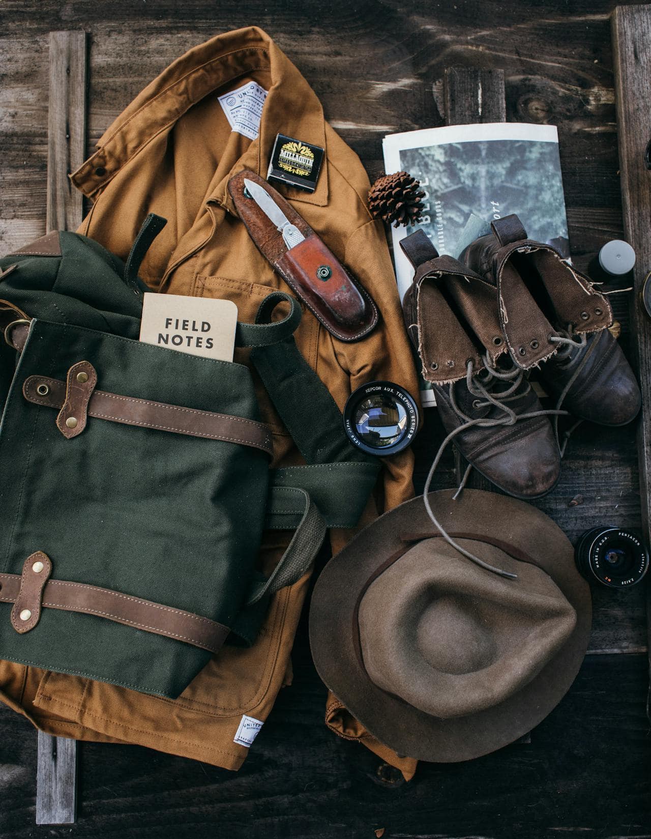Travel supplies (photo by Rachel Claire, Pexels).