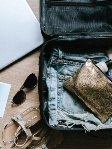 Luggage (photo by Anete Lusina, Unsplash).