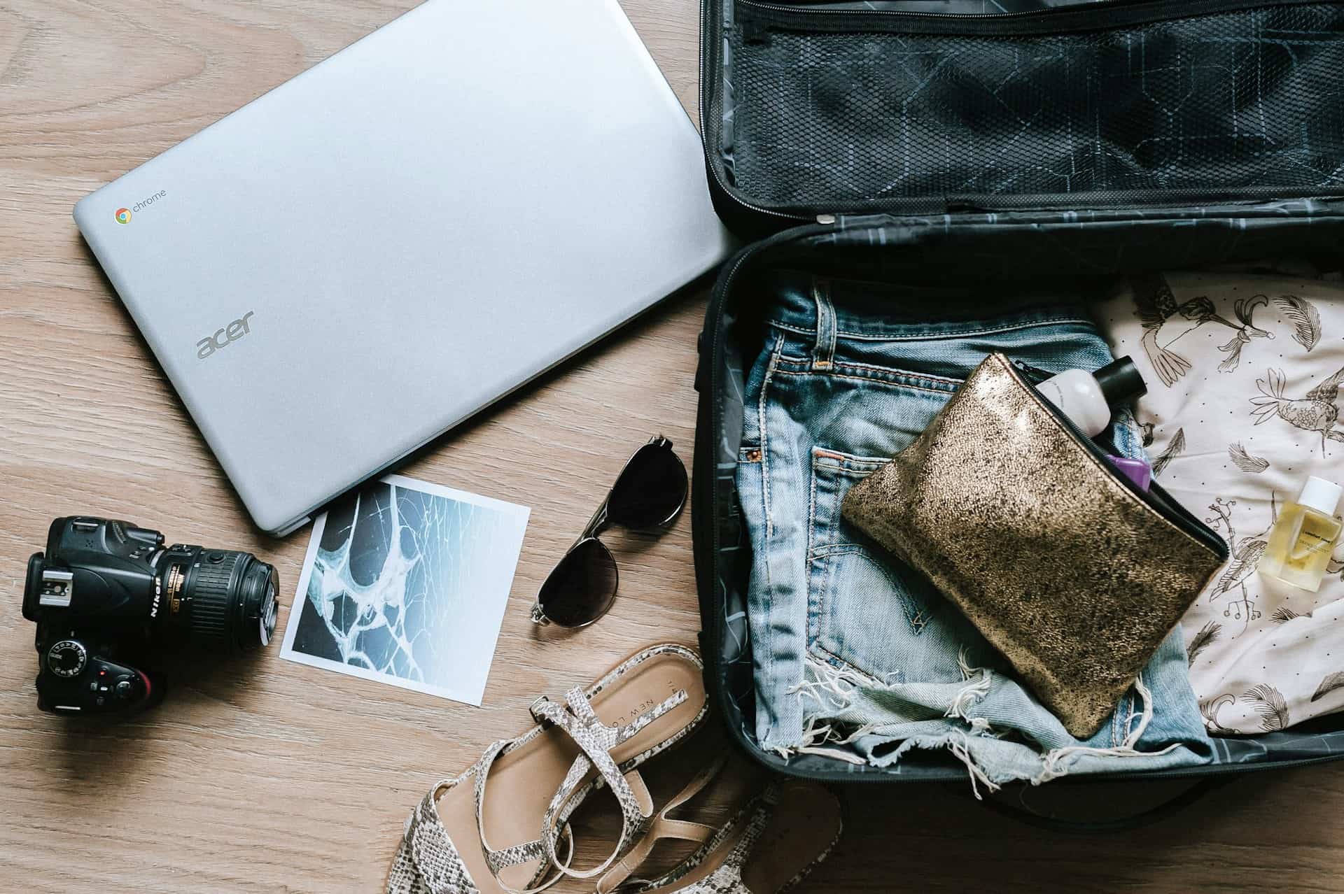 Packing luggage (photo by Anete Lusina, Unsplash).