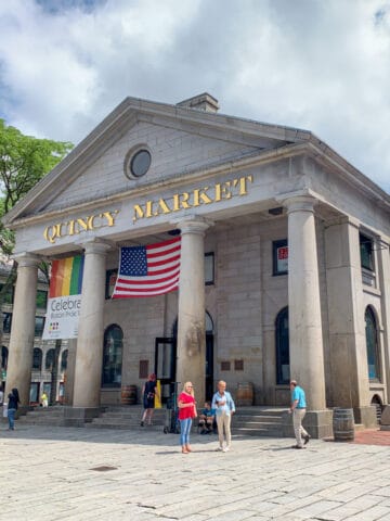 Quincy Market (photo: Dave Lee).