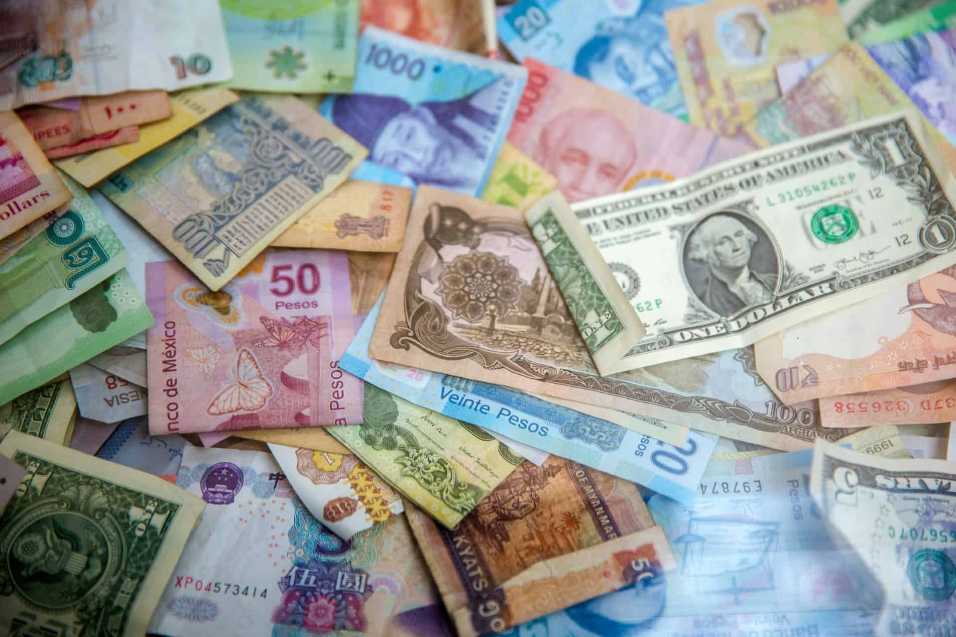 Various global currencies (photo: Jason Leung, Unsplash).
