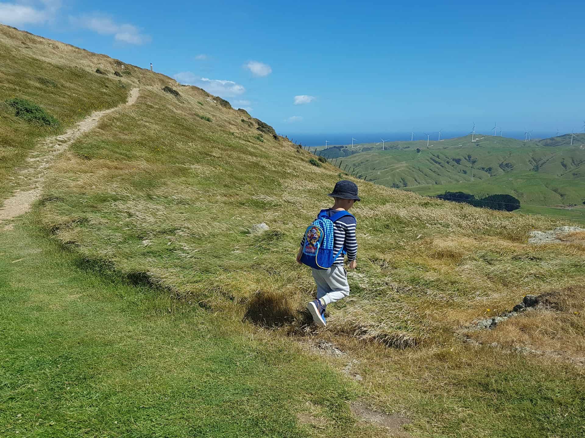 A child hiking in New Zealand (photo: Sebastian Schuster, Unsplash).