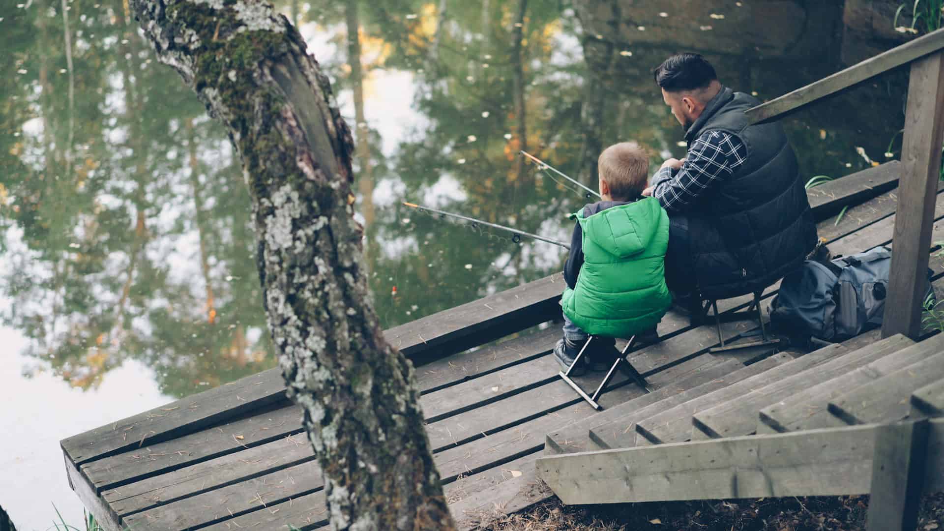 Father and son fishing in a pond (photo: Vitaly Gariev, Unsplash).