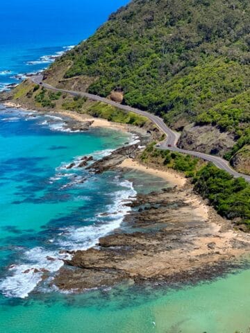 Great Ocean Road in Victoria, Australia (photo: Wee Ping Khoo, Unsplash).