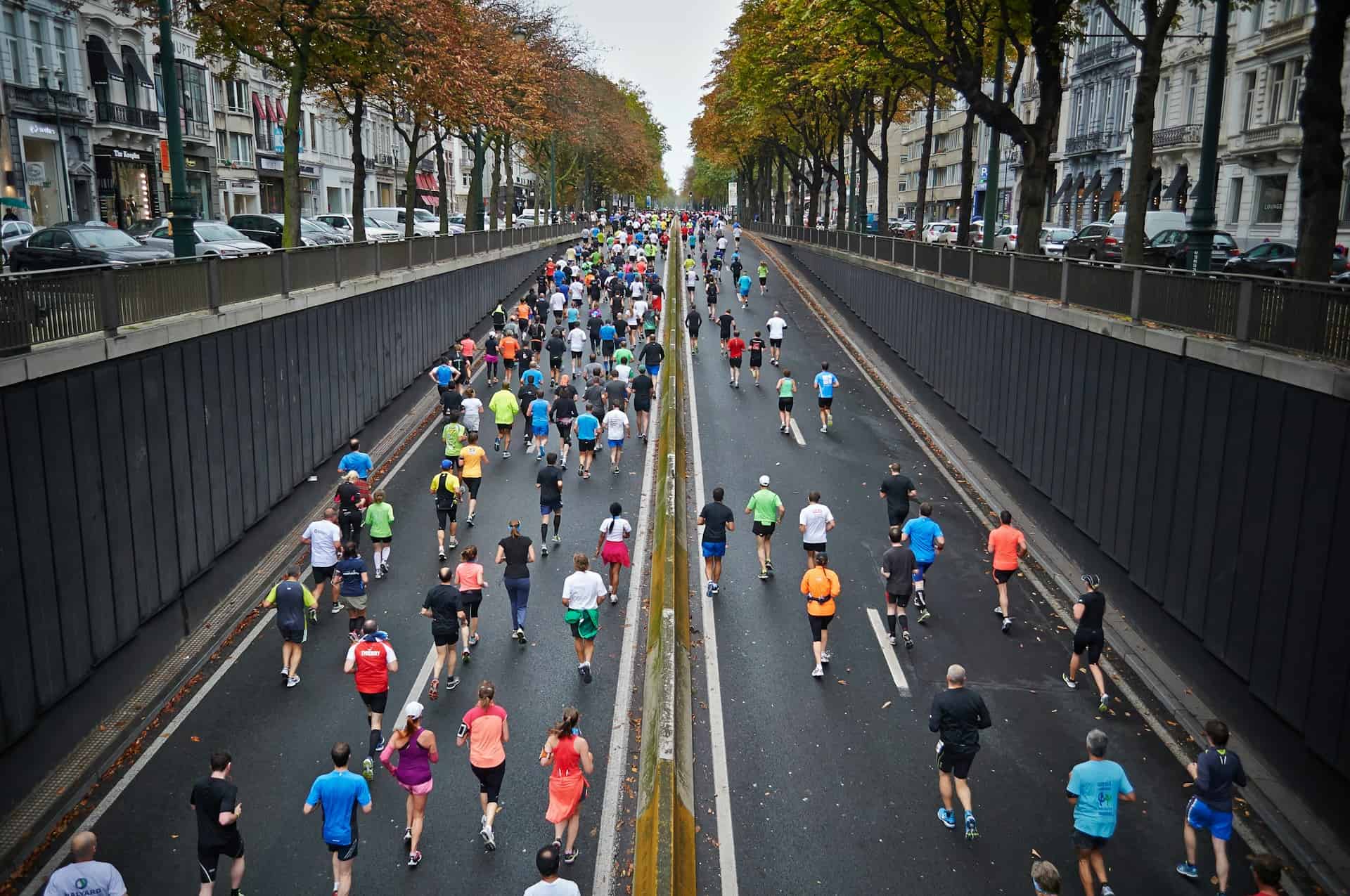 Marathon runners in Brussels (photo: Martins Zemlickis, Unsplash).