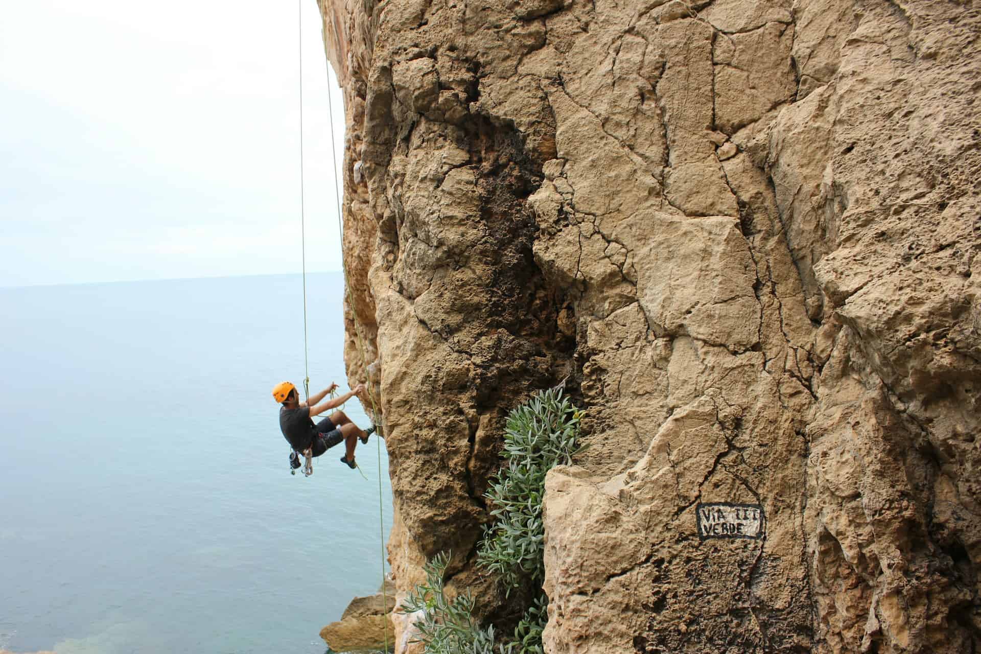 A rock climber in Cascais (photo: Adel, Unsplash).