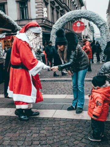 Santa Claus at a Christmas market in Budapest (photo: Abhishek Singh, Unsplash).
