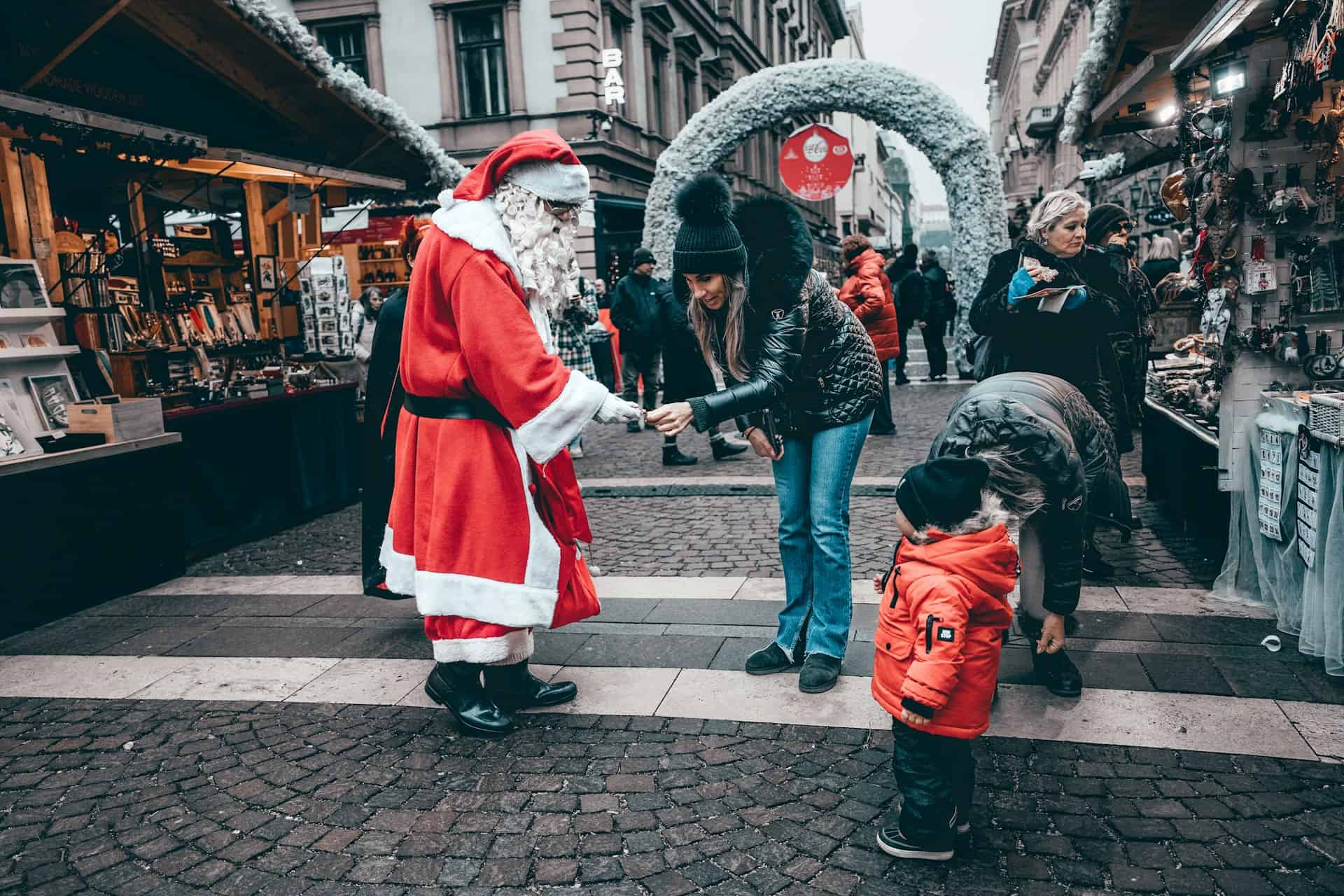 Santa Claus at a Christmas market in Budapest (photo: Abhishek Singh, Unsplash).