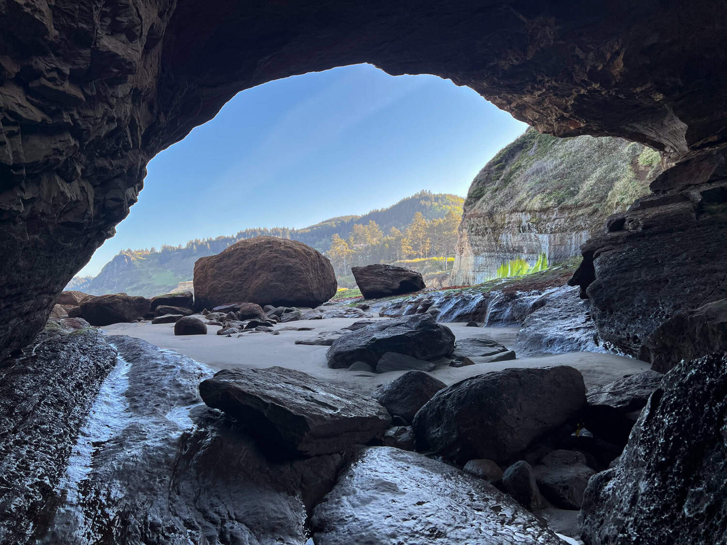 Devils Punchbowl State Natural Area.