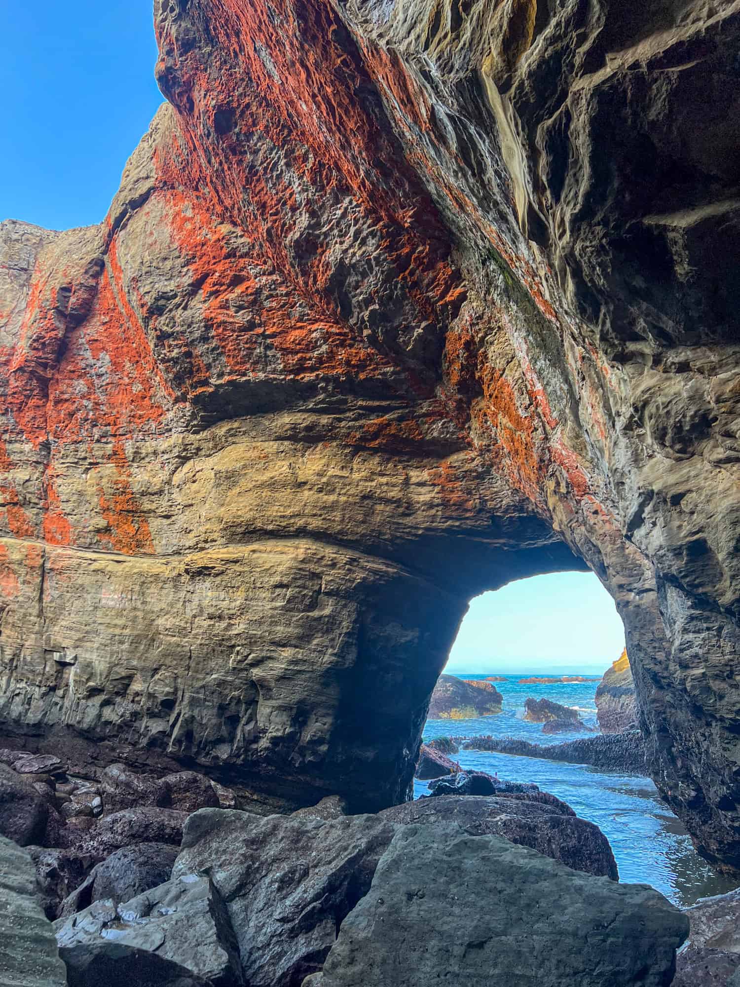 An opening in the cave wall allows water to enter and exit with the tides.