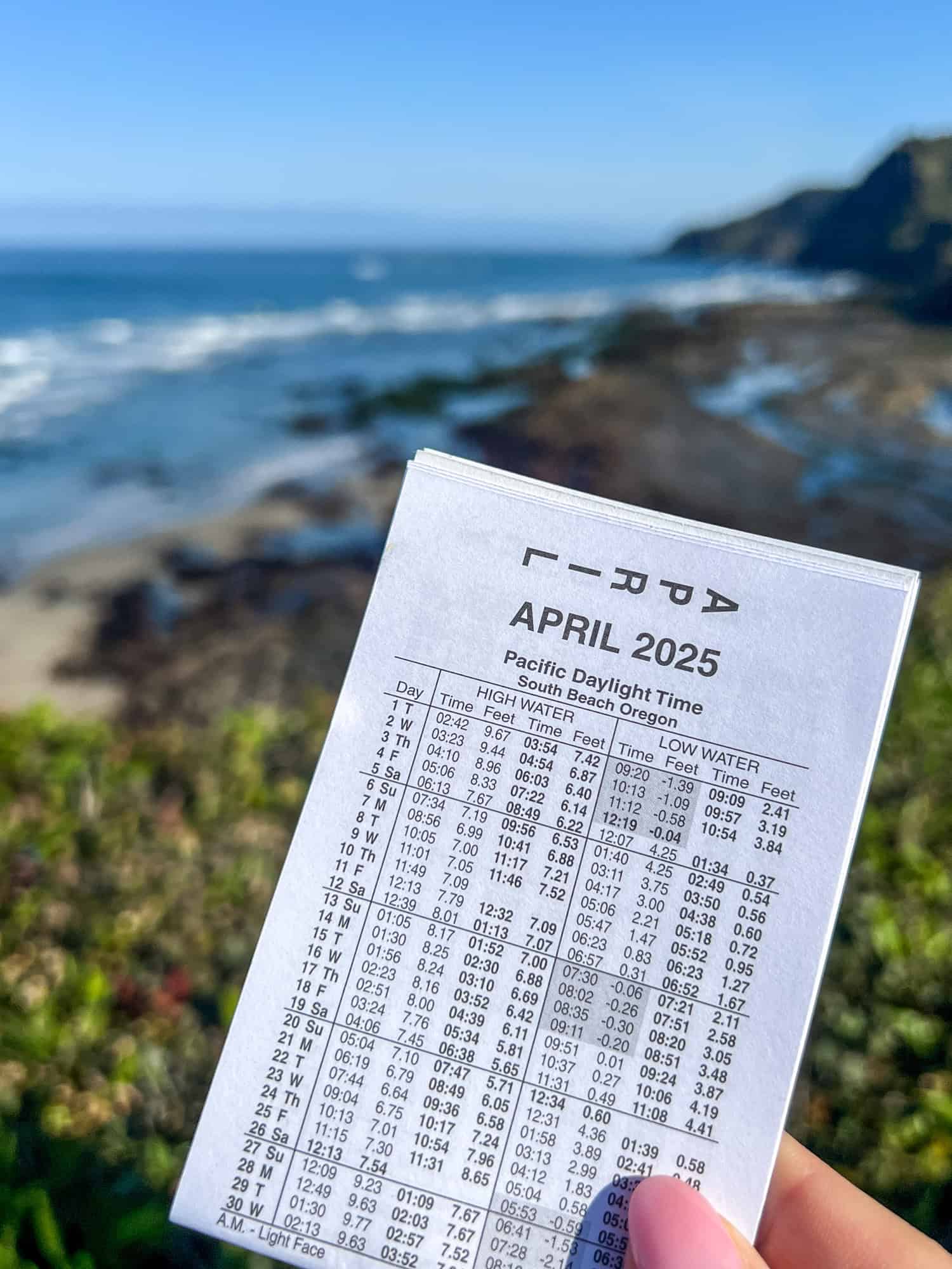 Oregon tide chart for April 2025.