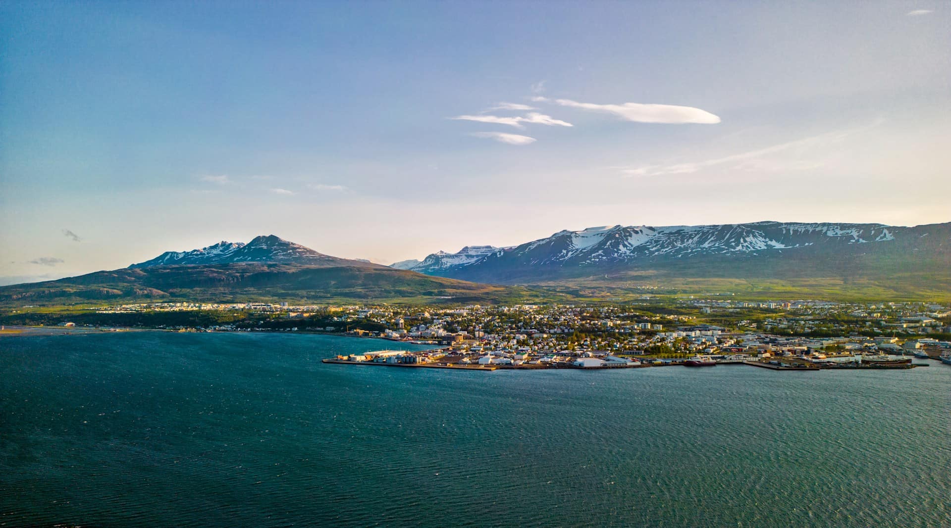 The town of Akureyri is a must-see on a drive around North Iceland (photo: Ed Wingate, Unsplash).