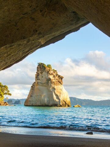 Cathedral Cove (photo: Frank Schrader, Pexels).