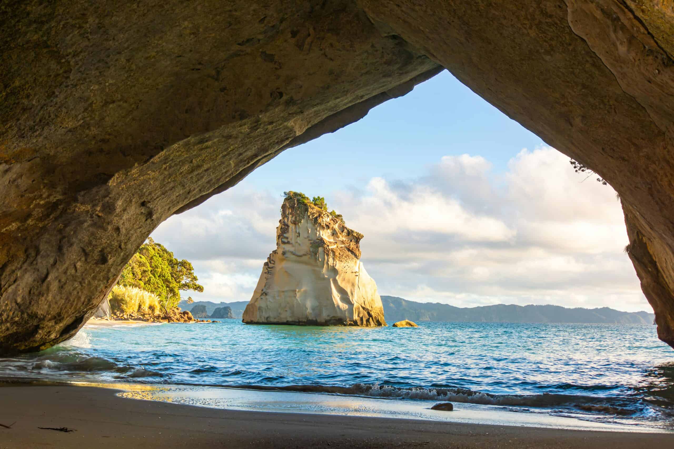 Cathedral Cove (photo: Frank Schrader, Pexels).