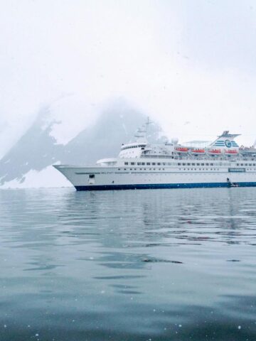Antarctica cruise (photo: Christian Pfeifer, Pexels).