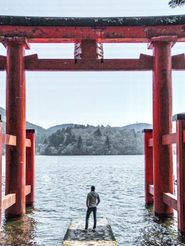 Hakone Shrine (photo: DJ, Pexels).