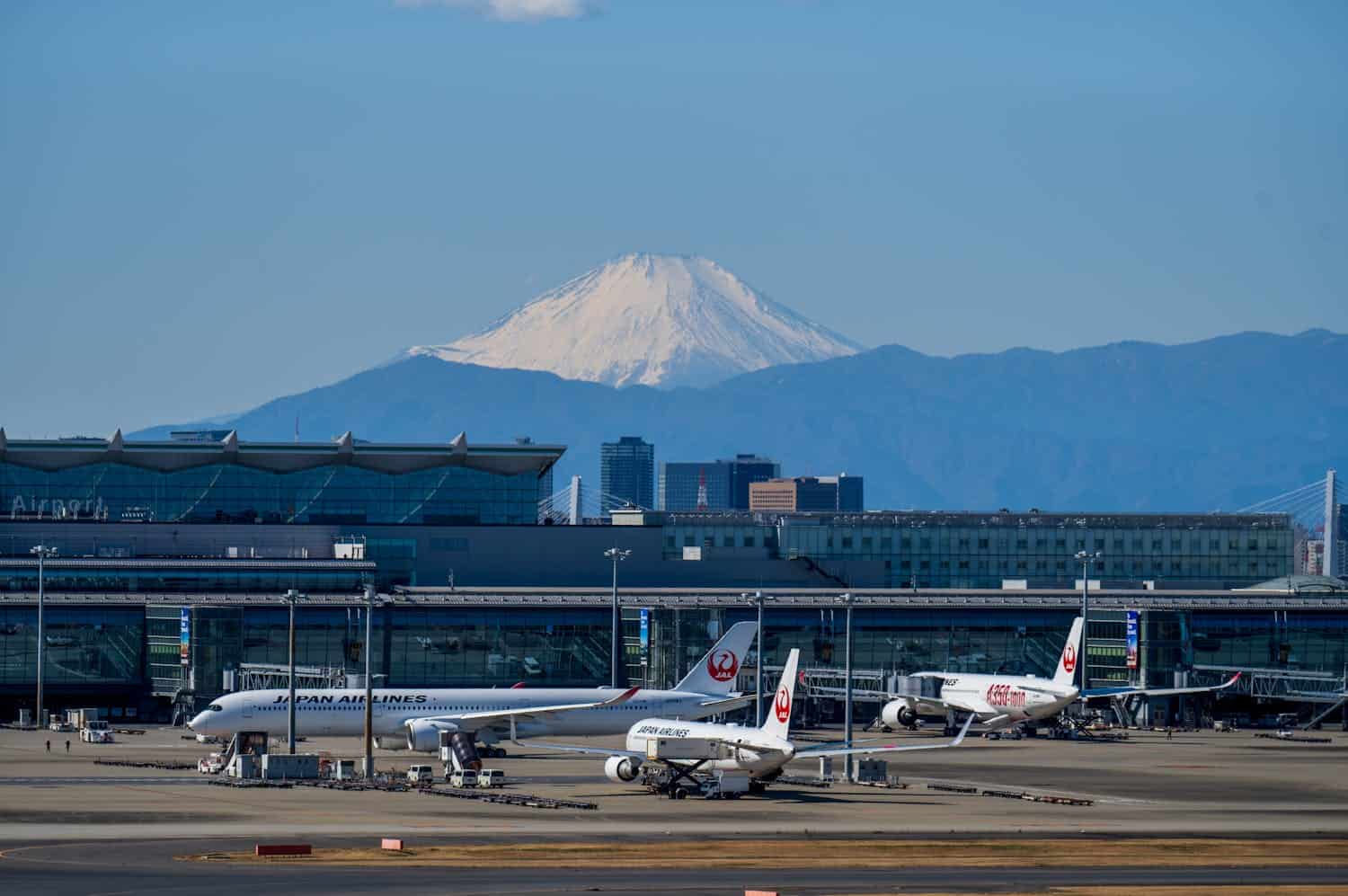 Learn about Japan entry requirements for 2026 before flying into Haneda Airport in Tokyo (photo: Guohua Song, Pexels).