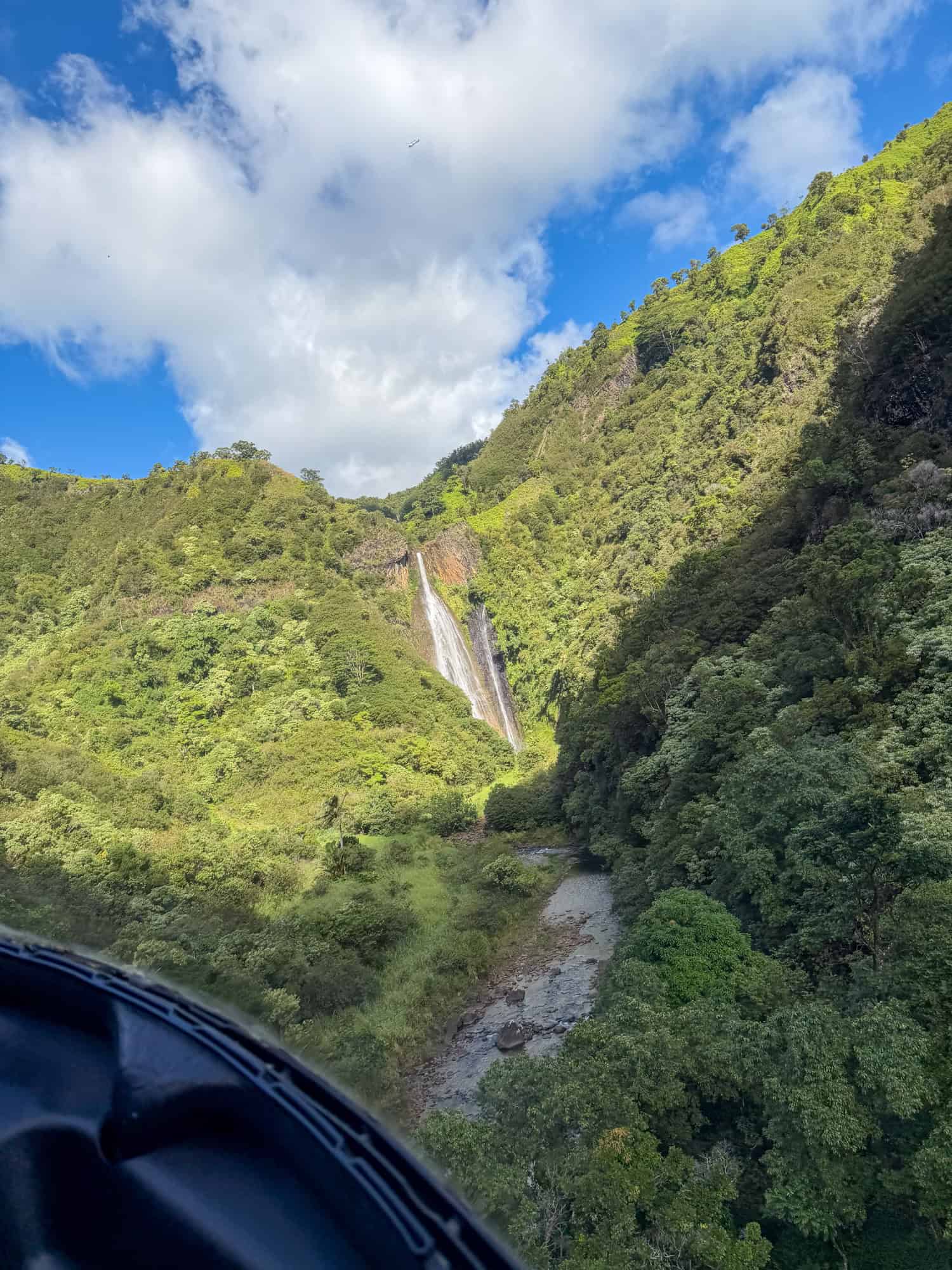 Manawaiopuna Falls as seen from a helicopter tour.