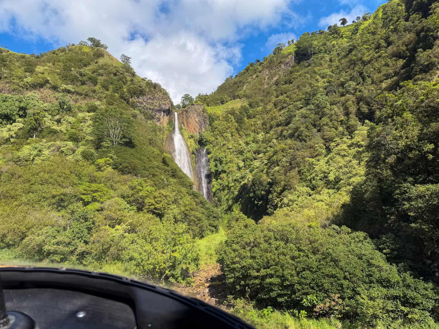 Manawaiopuna Falls as seen from the helicopter landing zone.