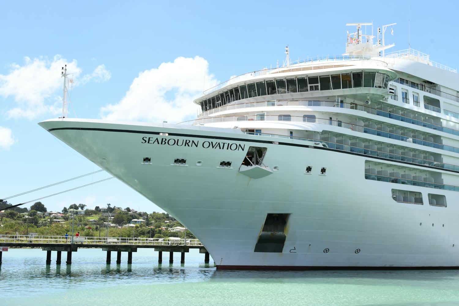 A cruise ship in Saint John, Antigua-et-Barbuda (photo: Abdel Achkouk, Pexels).