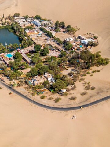 The desert oasis of Huacachina in Peru (photo: Willian Justen de Vasconcellos, Unsplash).