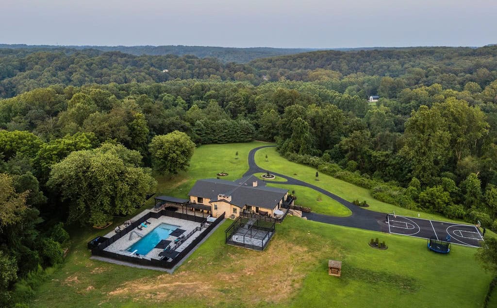 A large kosher villa in the Catskills of New York.