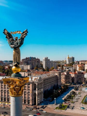 Kyiv city center (photo: Glib Albovsky, Unsplash).