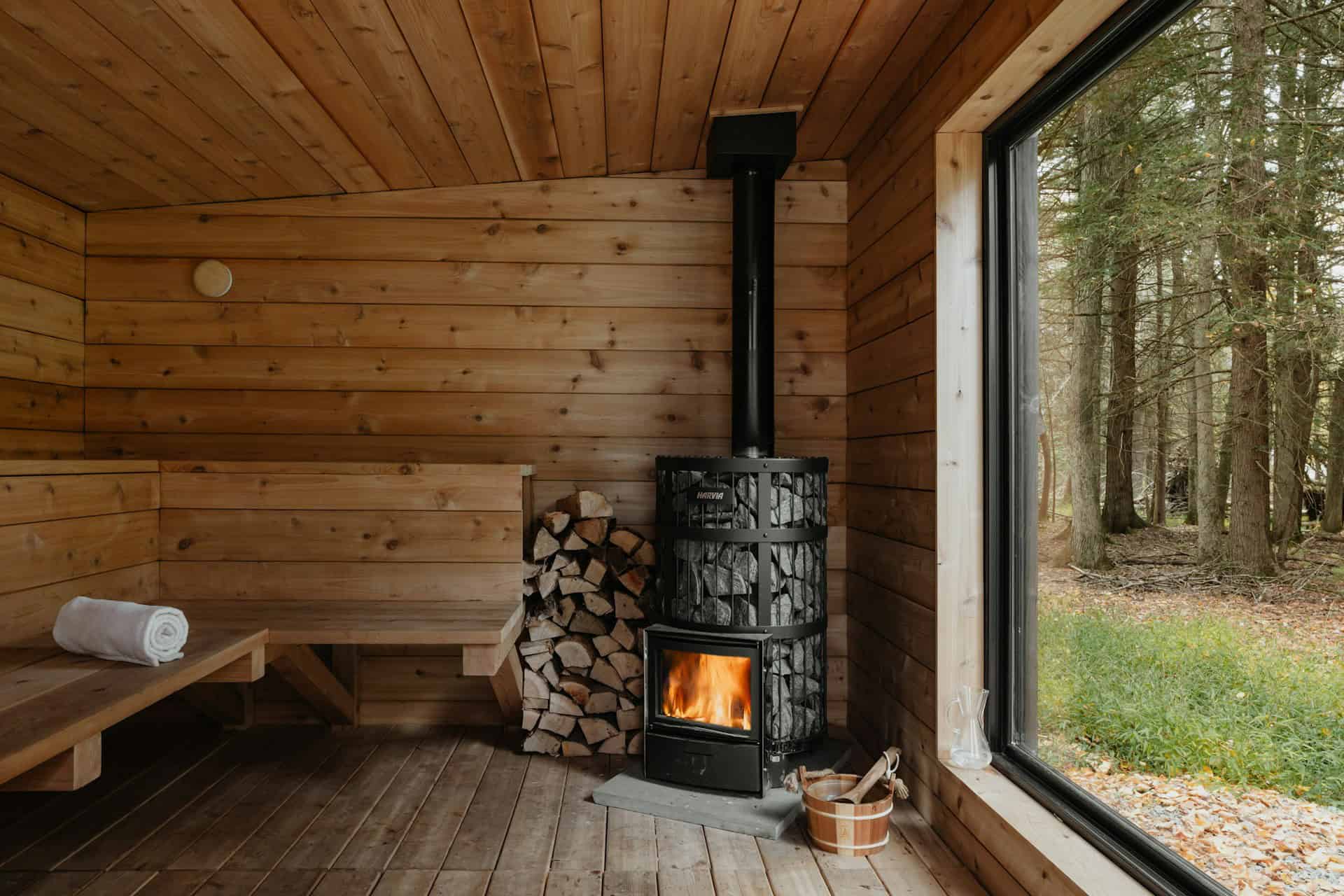 Scandinavian dry sauna (photo: Clay Banks, Unsplash).