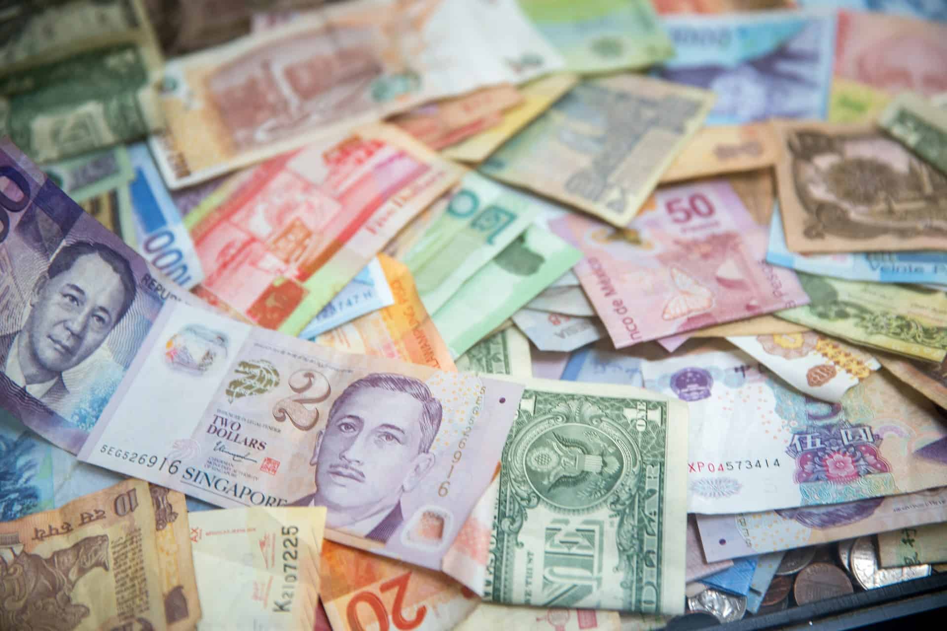Global currencies (photo: Jason Leung).